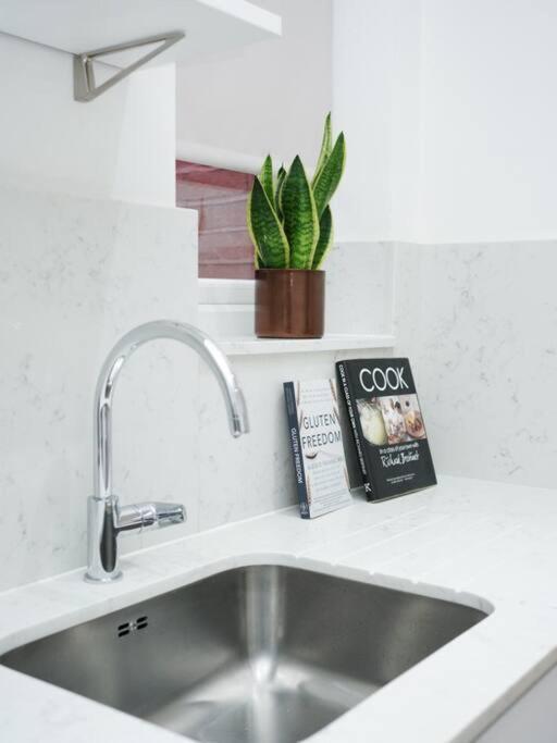 Newly Renovated Modern 4 Bed 3 Bath Apartment London Exterior photo