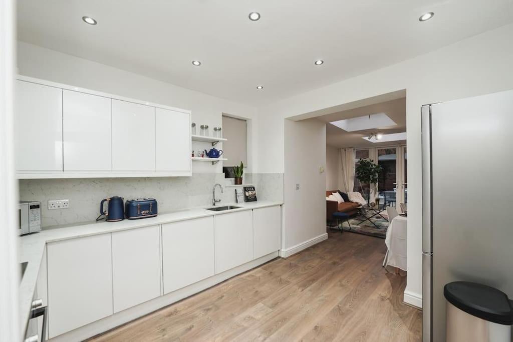 Newly Renovated Modern 4 Bed 3 Bath Apartment London Exterior photo