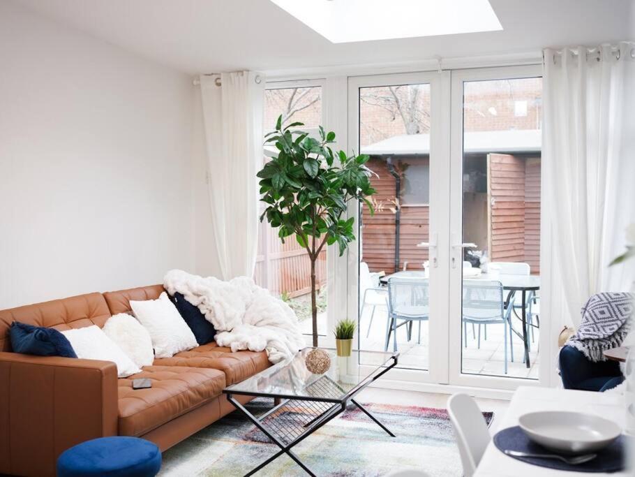 Newly Renovated Modern 4 Bed 3 Bath Apartment London Exterior photo